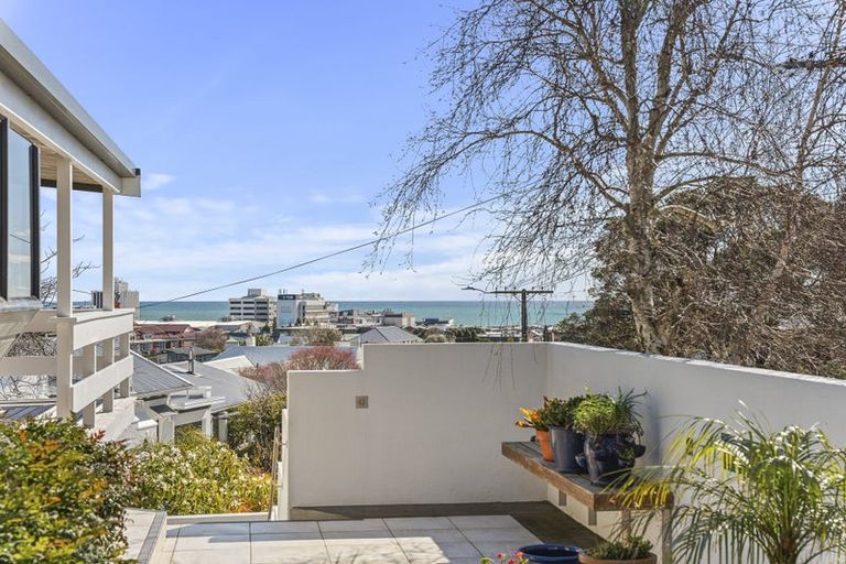 Photo of property in 10 Ridge Lane, New Plymouth, 4310