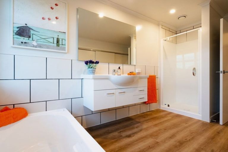 Photo of property in 2 Middleton Road, Kew, Dunedin, 9012