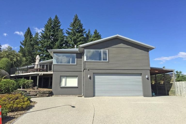 Photo of property in 17 Trevathan Lane, Wanaka, 9305