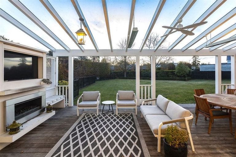 Photo of property in 11 Pentlow Place, Fendalton, Christchurch, 8052