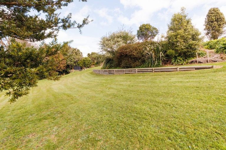 Photo of property in 15 Hau Whiti Place, Kimbolton, 4774