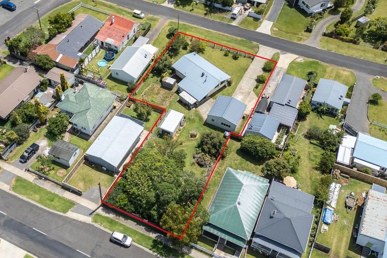Photo of property in 68 Watt Street, Coromandel, 3506