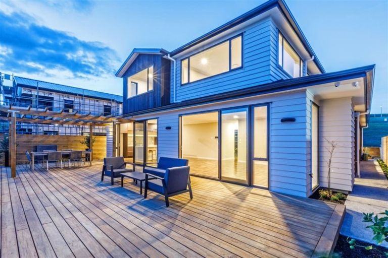 Photo of property in 17 Tawatawa Street, Long Bay, Auckland, 0630