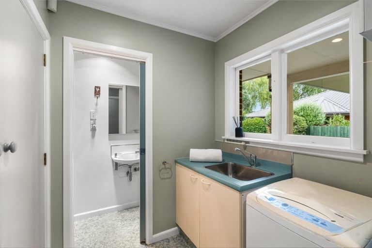 Photo of property in 57 Crofton Road, Harewood, Christchurch, 8051