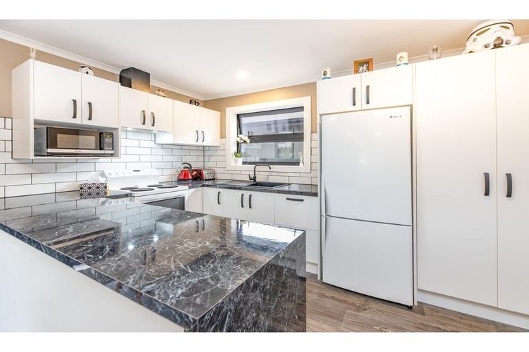 Photo of property in 34 Vancouver Crescent, Wainoni, Christchurch, 8061