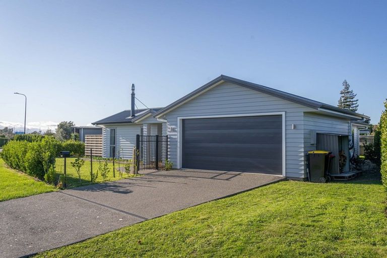 Photo of property in 39 Burgundy Drive, Martinborough, 5711