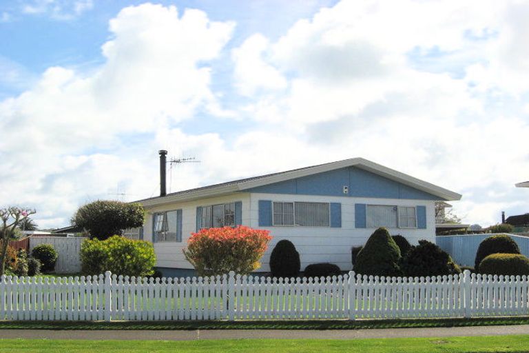 Photo of property in 5 Akepiro Place, Tawhero, Whanganui, 4501