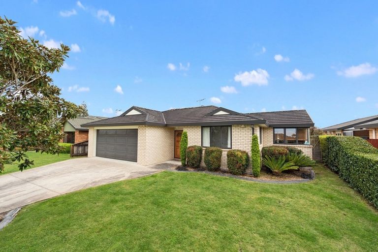 Photo of property in 38 Waiwherowhero Drive, St Andrews, Hamilton, 3200