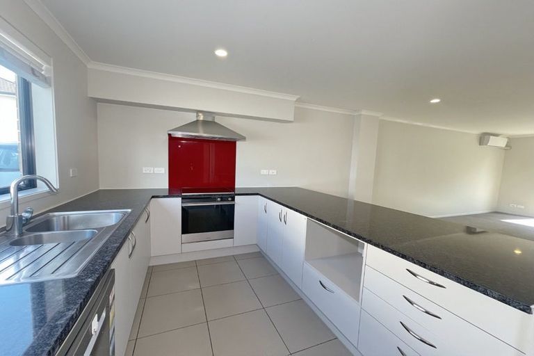 Photo of property in 12 Akeake Lane, Manurewa, Auckland, 2102