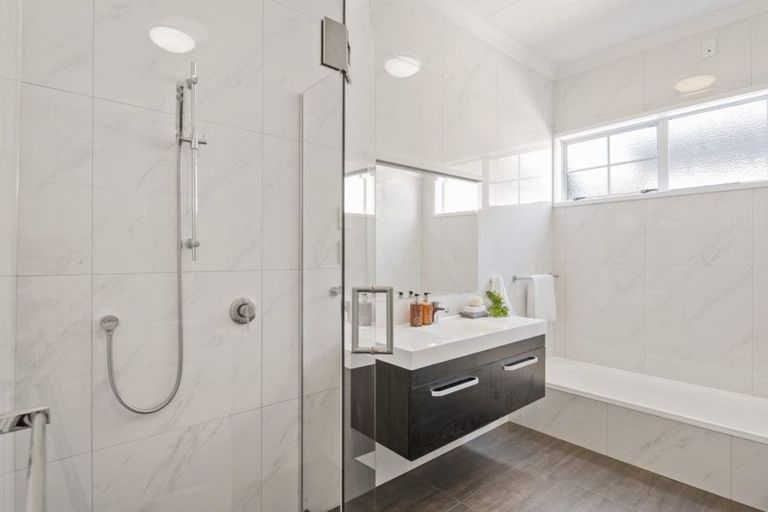 Photo of property in 1/14 Vincent Road, Northcote Point, Auckland, 0627