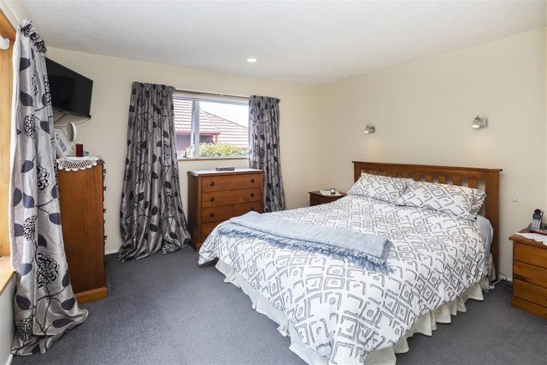 Photo of property in 2/81 Port Hills Road, Heathcote Valley, Christchurch, 8022