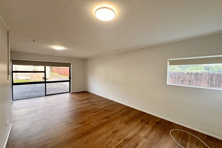 Photo of property in 36 Challen Close, Conifer Grove, Takanini, 2112