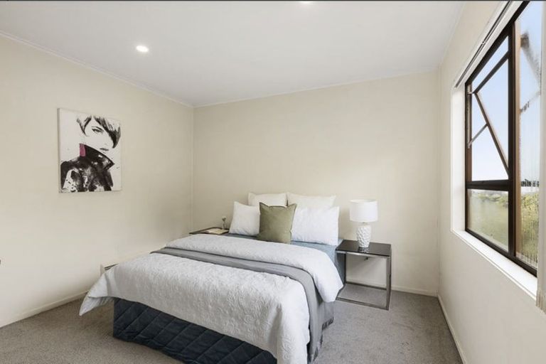 Photo of property in 1/807 East Coast Road, Northcross, Auckland, 0630