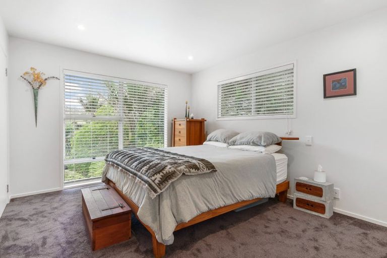 Photo of property in 58 Laingholm Drive, Laingholm, Auckland, 0604
