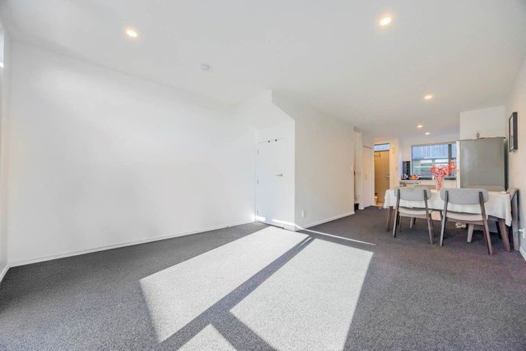 Photo of property in 15/15 Chivalry Road, Glenfield, Auckland, 0629