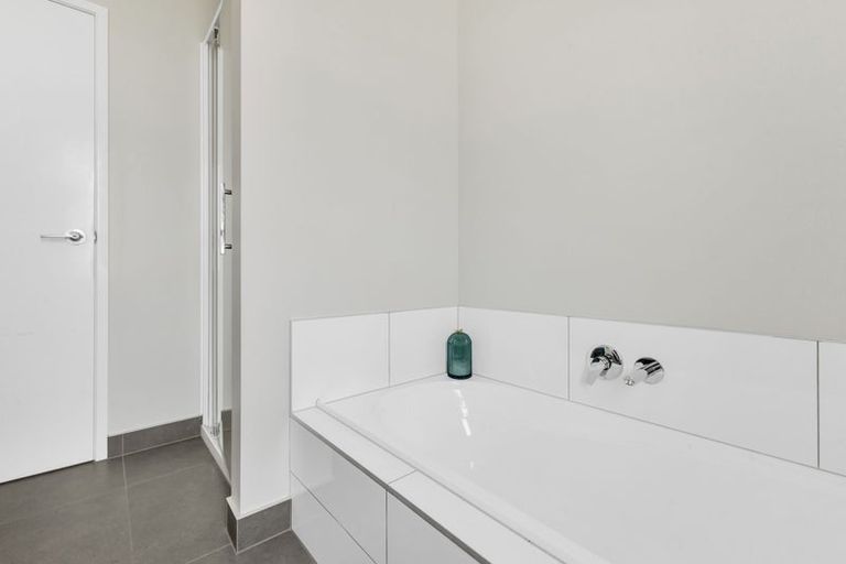 Photo of property in 9 Discovery Place, Marfell, New Plymouth, 4310