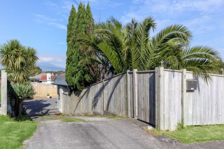 Photo of property in 1 Ranfurly Street, Frankleigh Park, New Plymouth, 4310