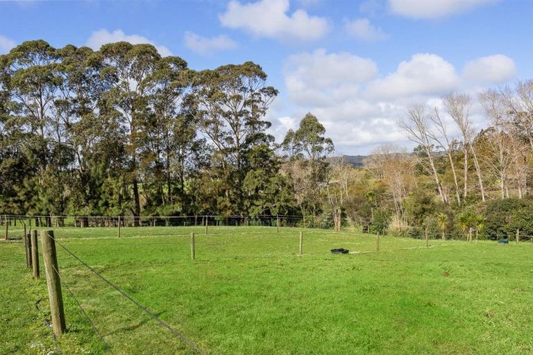 Photo of property in 124 Rimmer Road, Helensville, 0875