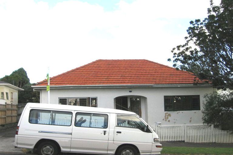 Photo of property in 1 Weston Avenue, Mount Albert, Auckland, 1025
