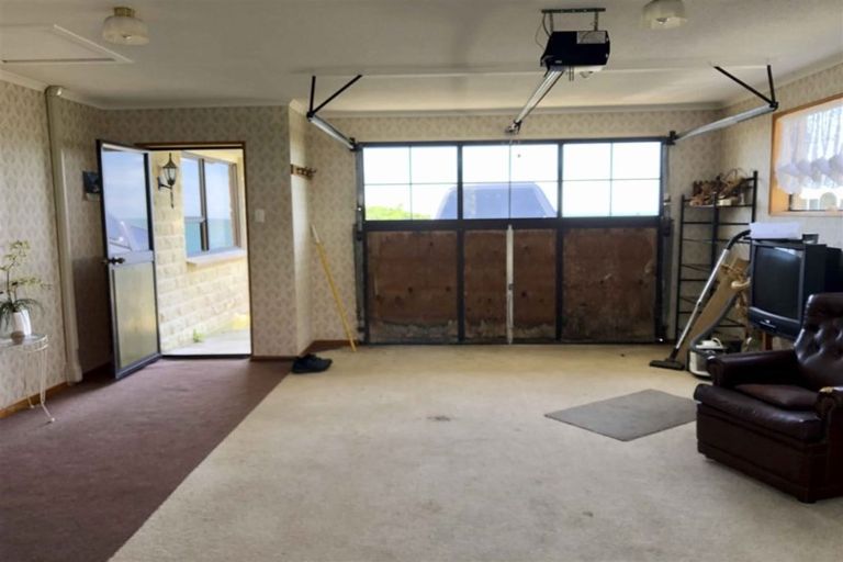 Photo of property in 100 Marine Parade, Bluff, 9814