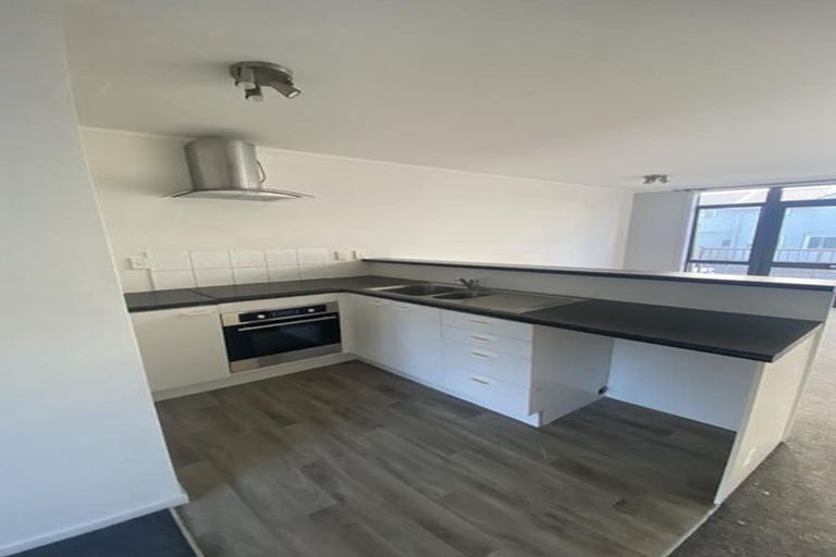 Photo of property in 2/3 John Jennings Drive, Oteha, Auckland, 0632