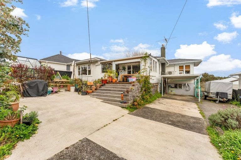 Photo of property in 6 Tonkin Drive, Sunnynook, Auckland, 0620