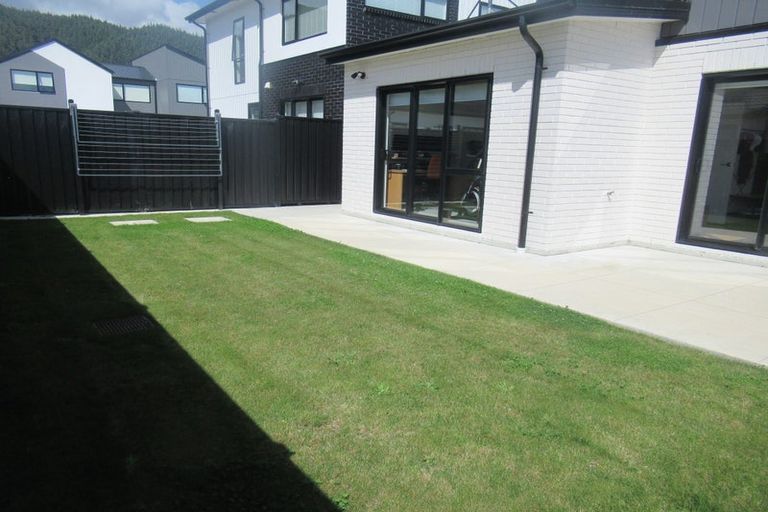 Photo of property in 1 Desert Gold Lane, Wallaceville, Upper Hutt, 5018