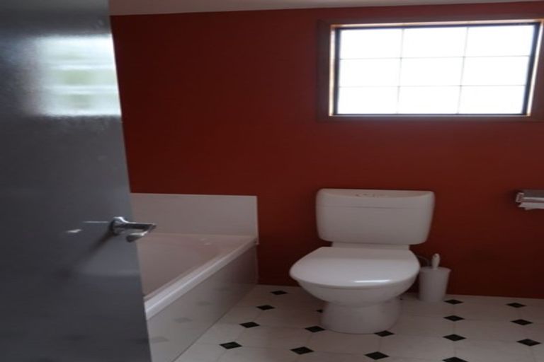 Photo of property in 62a Saint Johns Terrace, Tawa, Wellington, 5028