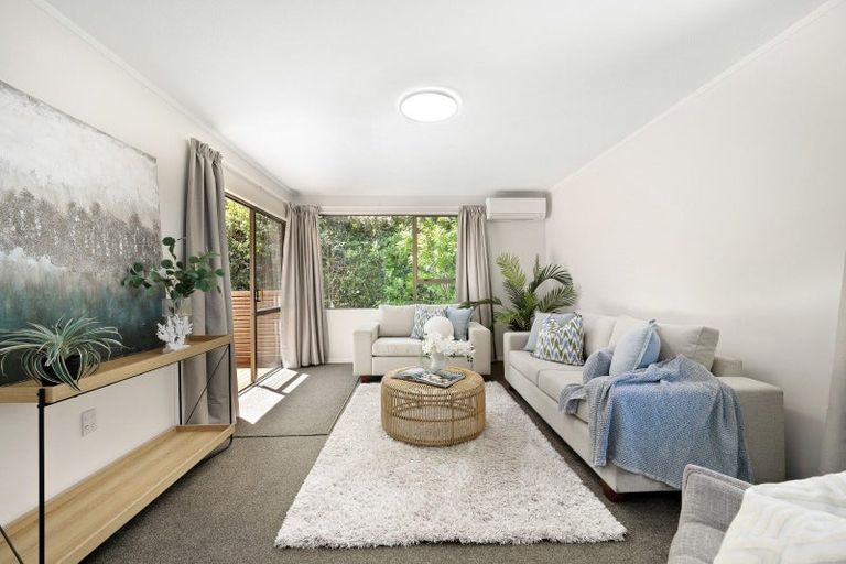 Photo of property in 5 Sasanqua Way, Crofton Downs, Wellington, 6035