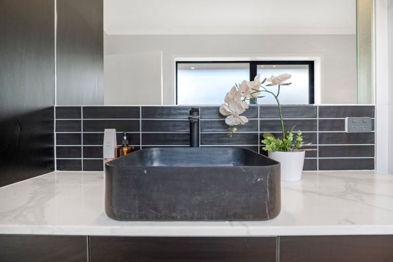 Photo of property in 32 Waireka Road, Rototuna North, Hamilton, 3210