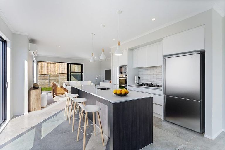 Photo of property in 17 Kuku Avenue, Red Beach, 0932