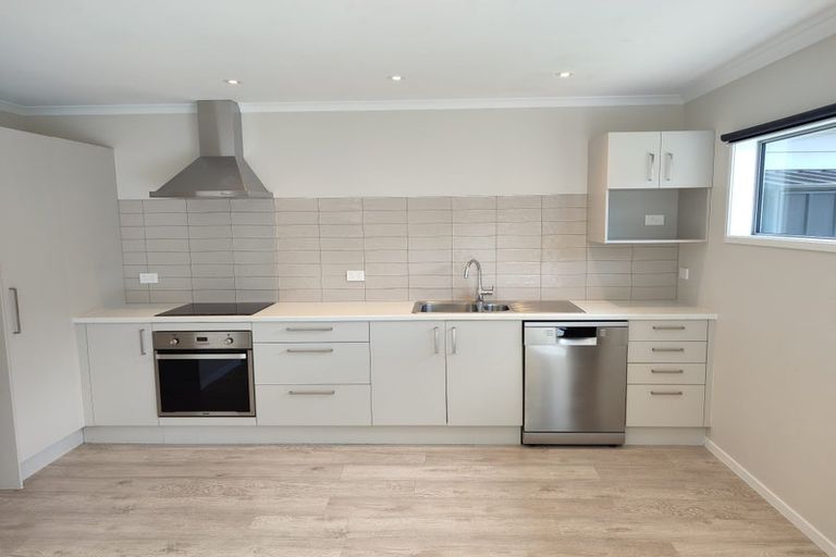 Photo of property in 10 Ridgeview Close, Red Beach, 0932