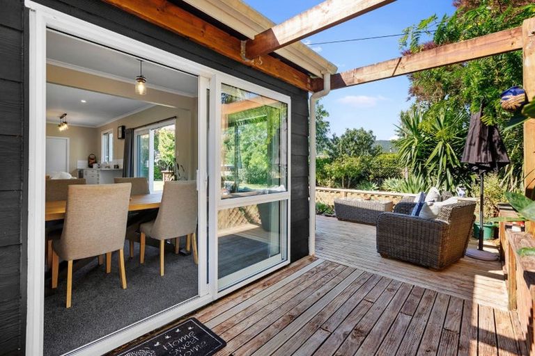 Photo of property in 33 Donnelly Street, Oakura, 4314