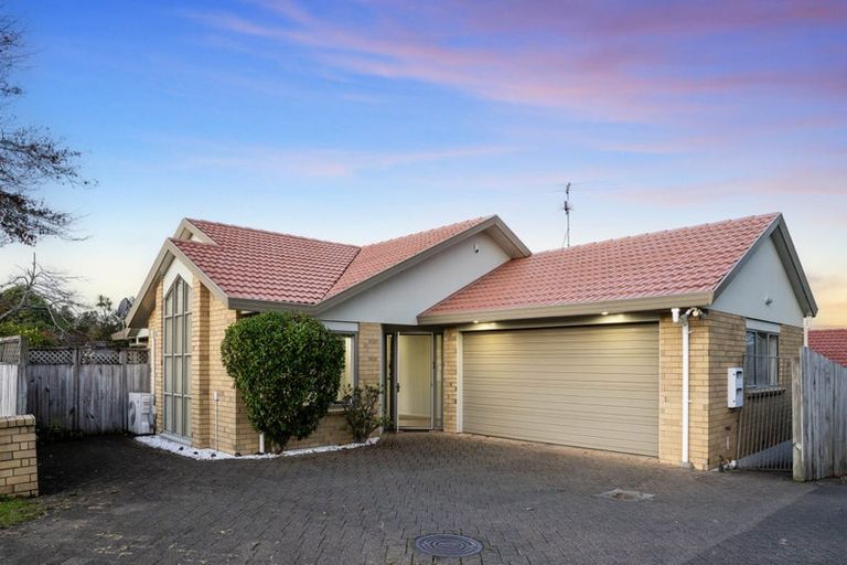 Photo of property in 1/238 Botany Road, Golflands, Auckland, 2013