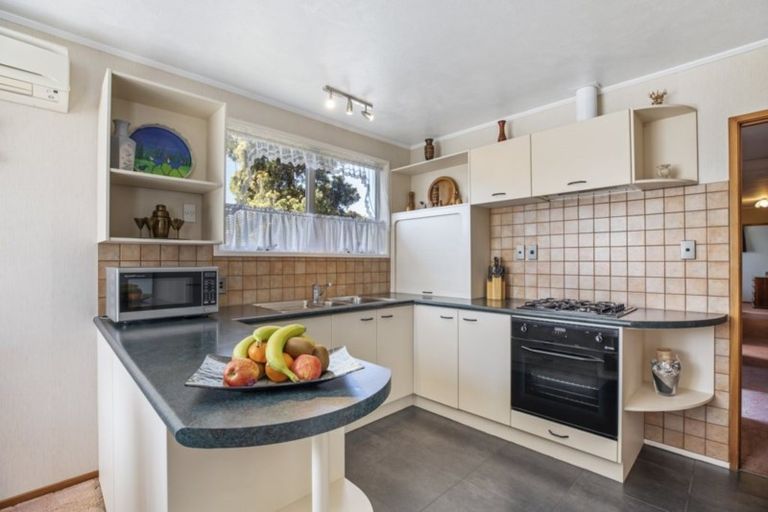 Photo of property in 25 Lipton Grove, Opaheke, Papakura, 2113