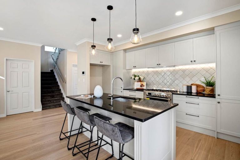 Photo of property in 4 Fender Place, Long Bay, Auckland, 0630