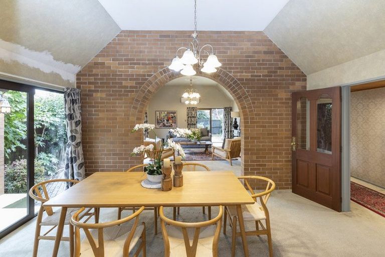 Photo of property in 21 Dunrobin Place, Avonhead, Christchurch, 8042