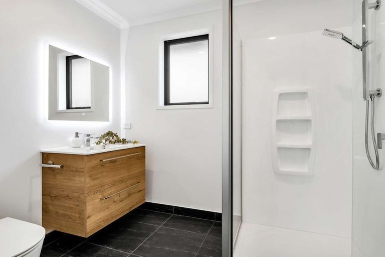 Photo of property in 51a Selwyn Crescent, College Estate, Wanganui, 4500