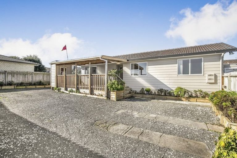 Photo of property in 2/17 Etherton Drive, Weymouth, Auckland, 2103