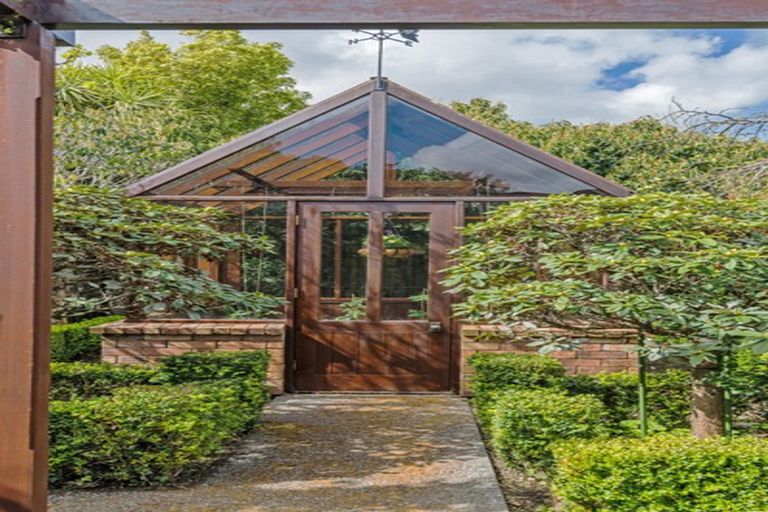 Photo of property in 23 Manapouri Crescent, Hokowhitu, Palmerston North, 4410