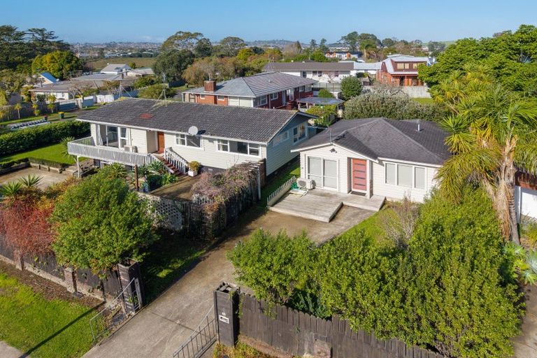 Photo of property in 1 Beldon Place, Pakuranga Heights, Auckland, 2010