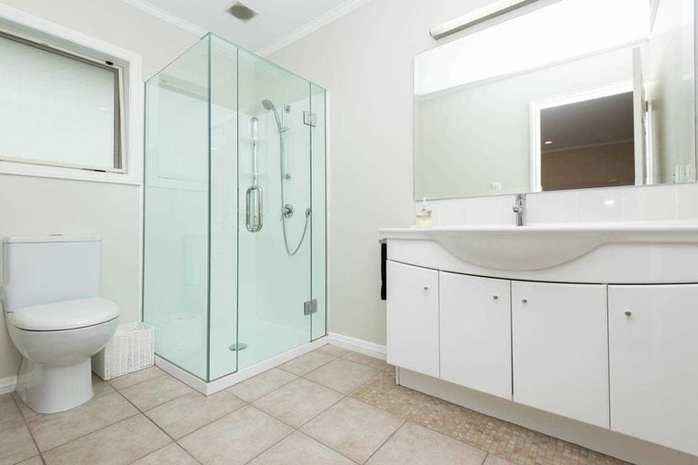 Photo of property in 7 Magilligan Close, East Tamaki Heights, Auckland, 2016