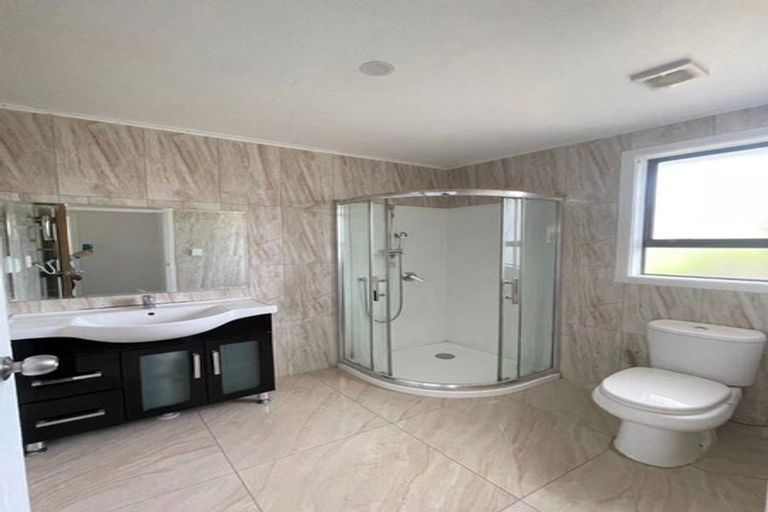 Photo of property in 128 Cobham Crescent, Kelston, Auckland, 0602