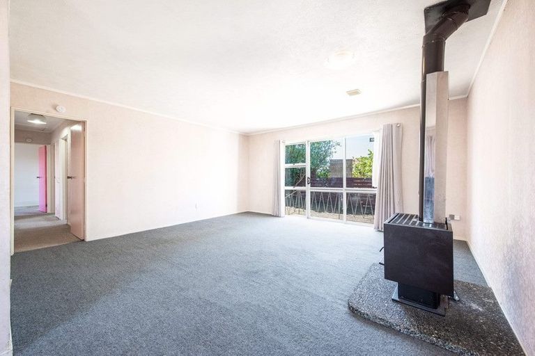 Photo of property in 2/116 Seabrook Avenue, New Lynn, Auckland, 0600