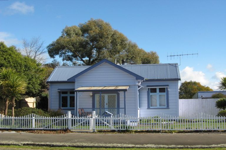 Photo of property in 13 Charles Street, Takapau, 4203