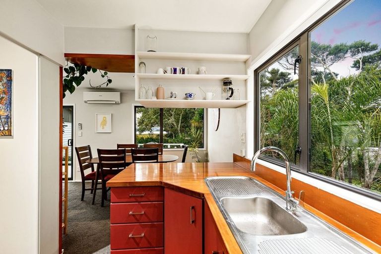 Photo of property in 1/22 Dawnhaven Drive, Te Atatu Peninsula, Auckland, 0610