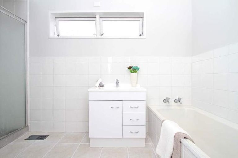 Photo of property in 19 Evans Road, Glen Eden, Auckland, 0602