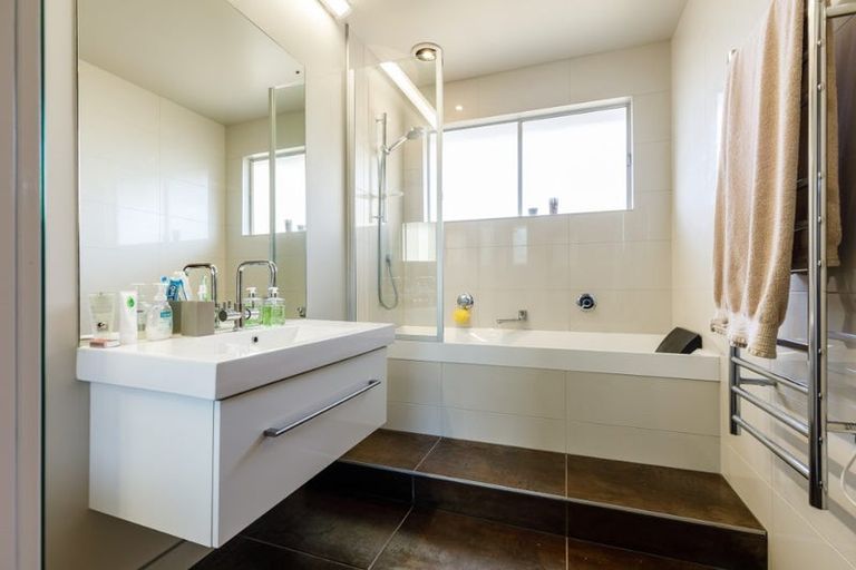 Photo of property in 7 Krishna Way, Khandallah, Wellington, 6035