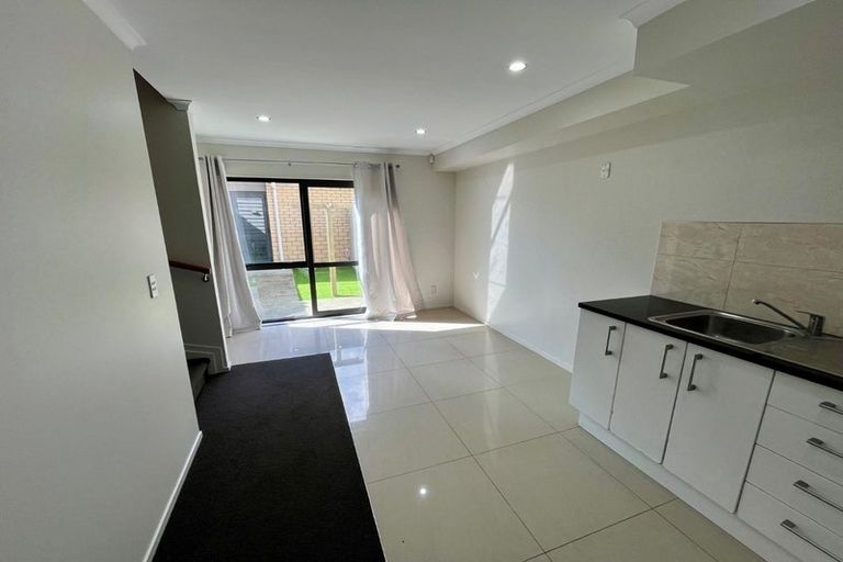 Photo of property in 7/4 Wallson Crescent, Wiri, Auckland, 2104