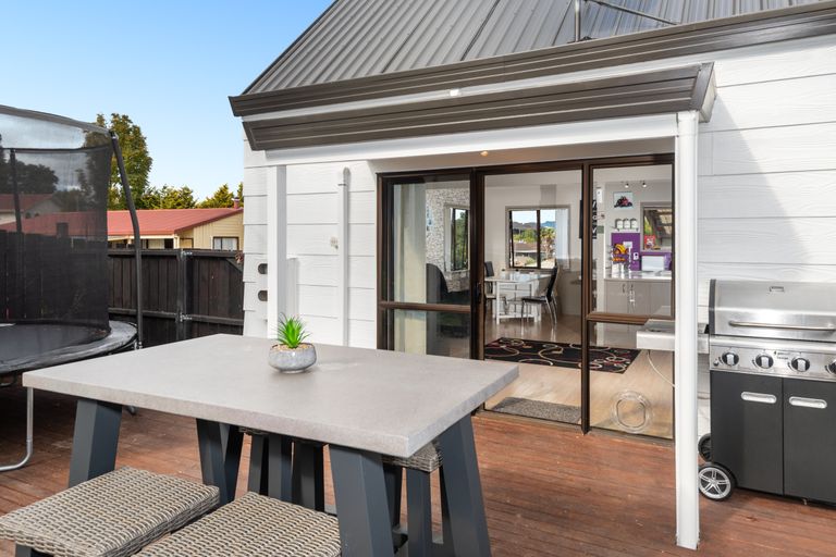 Photo of property in 13 Pokapu Place, Bethlehem, Tauranga, 3110